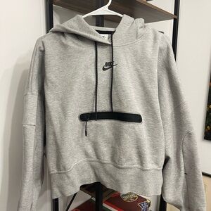 BRAND NEW - Nike Women’s cropped Hoodie with front zipper - Size L